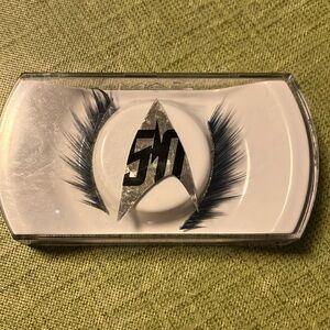 New-MAC Star Trek Blue False Eyelashes ‘Wink of An Eye’